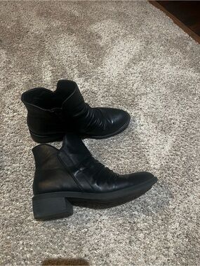 BareTraps Black Leather Ruched Ankle Booties size 9 women’s
